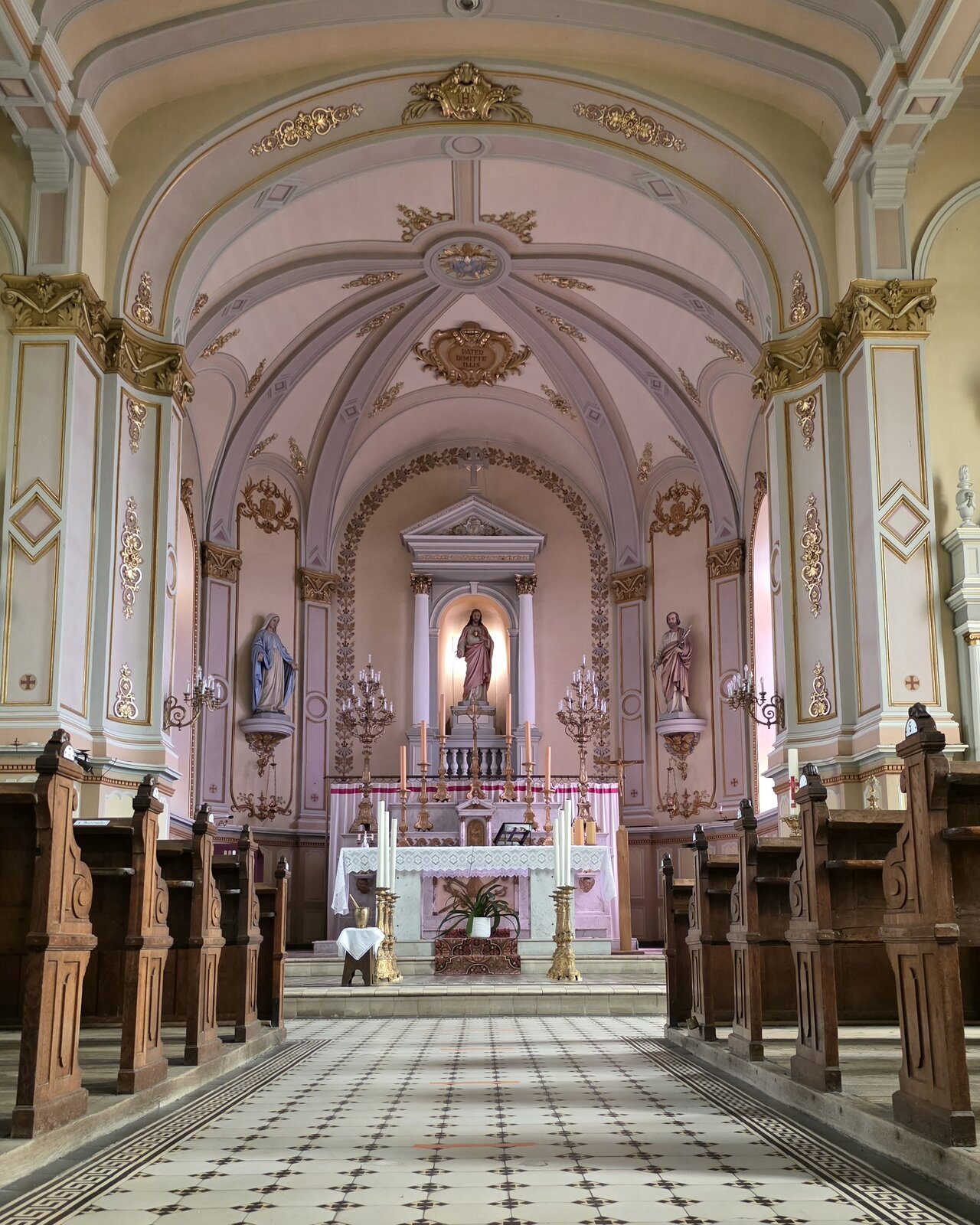 Prächtiger Innenraum einer der besuchten Kirchen