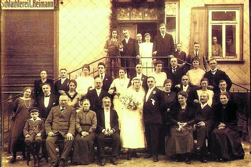 Aus Datenschutzgründen noch nicht erfasst: die Hochzeit von Maria Reimann und Adolf Adenau im Jahr 1924 . 