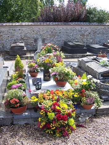 Grab von Romy Schneider und ihrem Sohn in Boissy-sans-Avoir