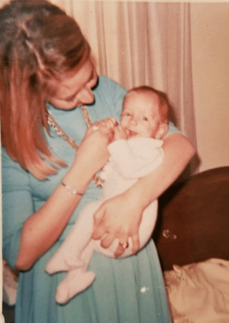Rae und ihre Mutter, ca. 1966.
