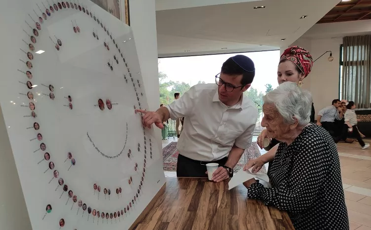 Wir feiern Großmutters 100. Geburtstag mit einem MyHeritage-Sonnendiagramm ihrer über 140 Nachkommen