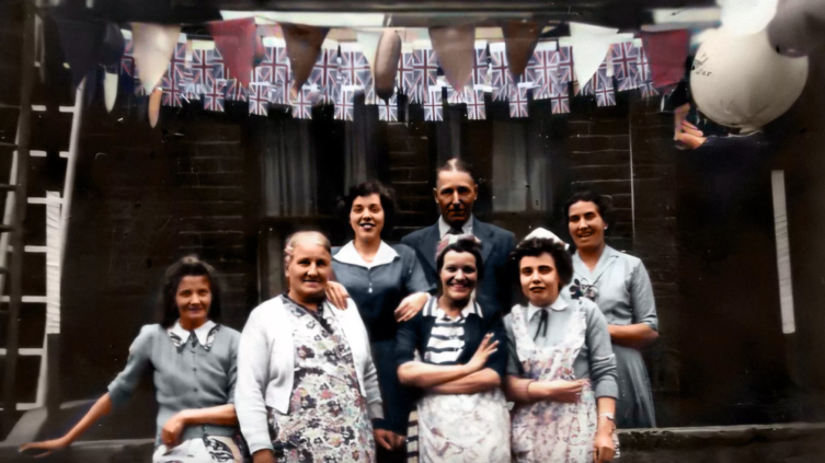 Einzigartige Fotos der Krönungsfeierlichkeiten auf MyHeritage koloriert und verbessert
