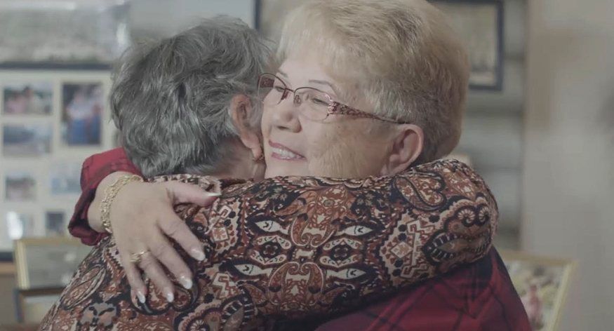 Halbschwestern treffen sich zum ersten Mal dank MyHeritage DNA